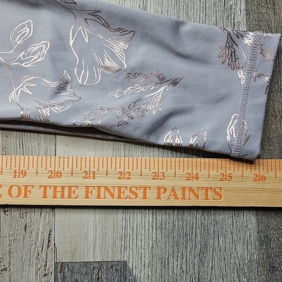 Tail Leggings Women's XS Dusty Lavender color with Metallic floral Leaves - Picture 9 of 13